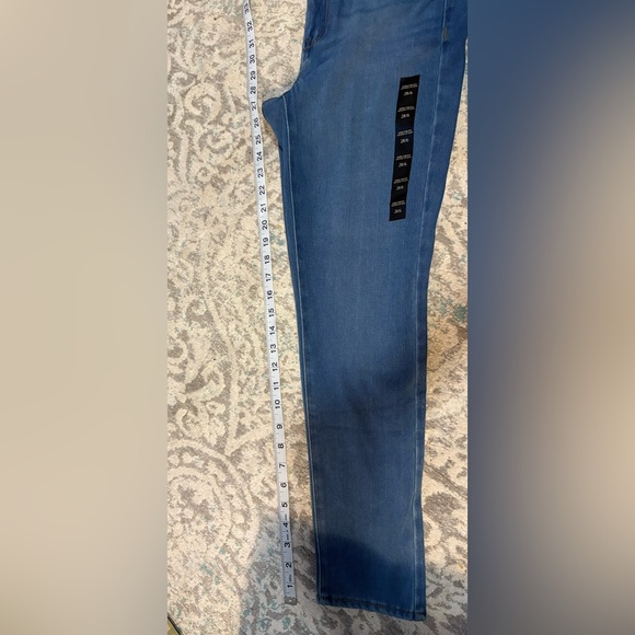 Banana Republic • Super Stretch Legging Fit Jean - Picture 8 of 8